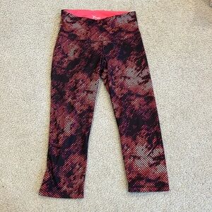 Old navy work out capri pants